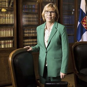 Oikeusministeri Anna-Maja Henriksson